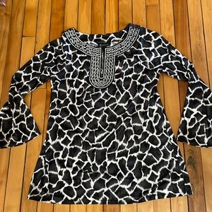 Pretty tunic animal print with lots of detail